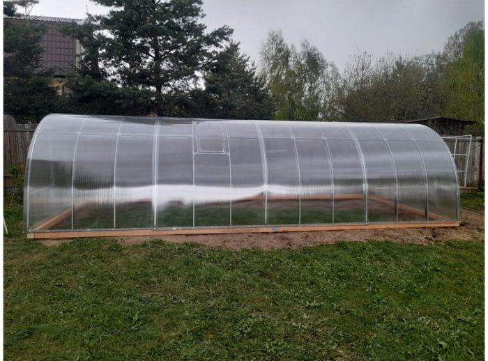 ЎзФА олимлари тутунсиз ва мазутсиз иссиқхона лойиҳасини тақдим қилмоқда