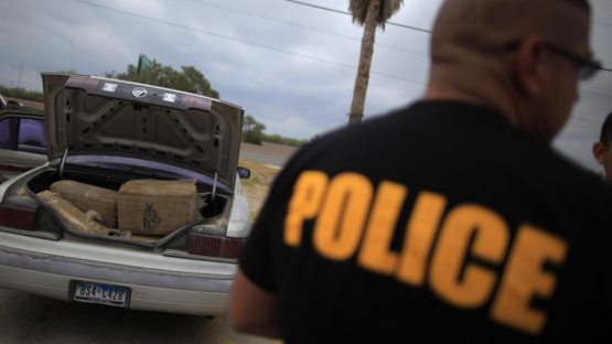 Texasda yuz bergan otishma natijasida ikki polisiyachi vafot etdi