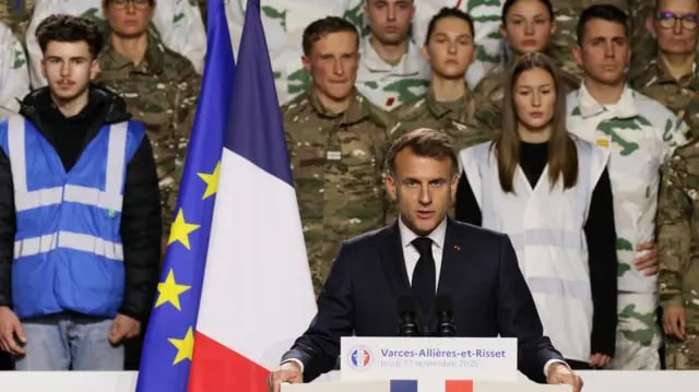 Макрон: Гренландиядаги француз ҳарбийлари Ҳарбий-ҳаво ва денгиз кучлари томонидан қўллаб-қувватланади