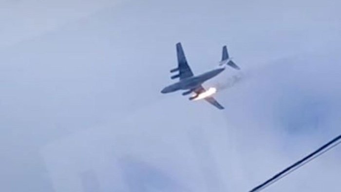 Ил-76 ҳарбий транспорт самолёти бортида янги А-50 самолётининг экипажи ҳам бўлгани тахмин қилинмоқда Ил-76 ҳарбий транспорт самолёти бортида янги А-50 самолётининг экипажи ҳам бўлгани тахмин қилинмоқда