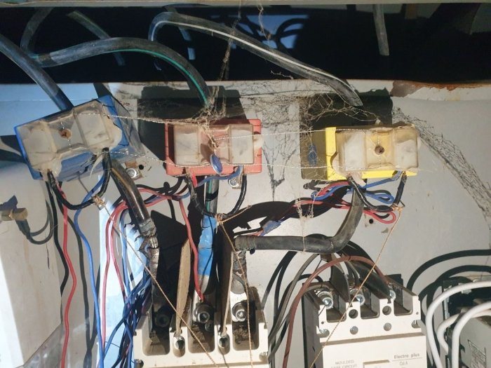 Suv nasosini o‘zboshimchalik bilan tarmoqqa ulab elektr energiyasidan noqonuniy foydalanish holati aniqlandi