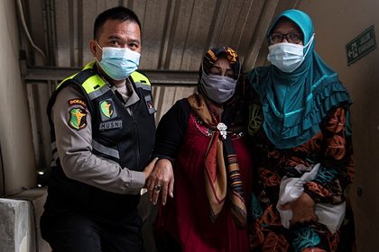Индонезияда зилзила: беморлар ва ходимлар вайроналар остида қолди