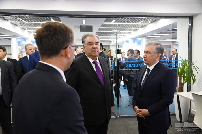 Эмомали Раҳмон Мирзиёев ҳамроҳлигида Технопаркка ташриф буюрди.