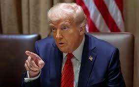 Трамп Хитойни Эронга қурол етказса, 50 фоизлик бож билан таҳдид қилди