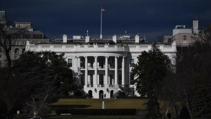 Трамп НАСАнинг Марсдан тупроқ намуналарини келтириш миссиясини бекор қилишни таклиф этди