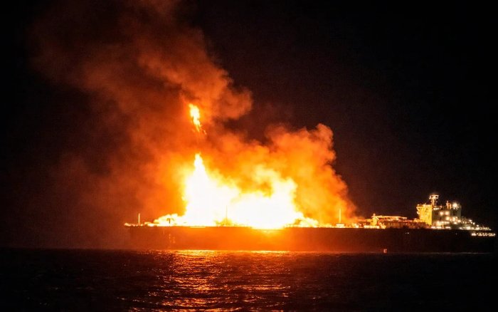 O‘rta yer dengizida Rossiya bayrog‘i ostidagi suyultirilgan tabiiy gaz tankeri yonib ketdi