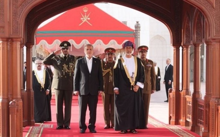 Эрон Президенти Уммонга ташриф буюрди