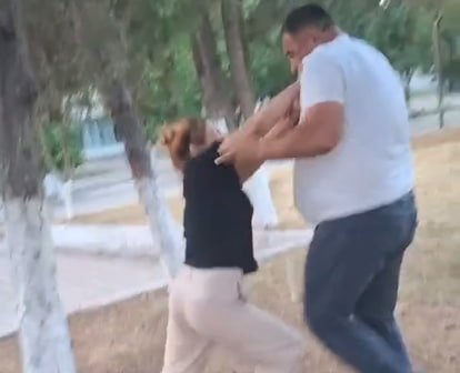 Uysizlar axlatxonada jinsiy aloqada bolganlarni onlayn tomosha qiling