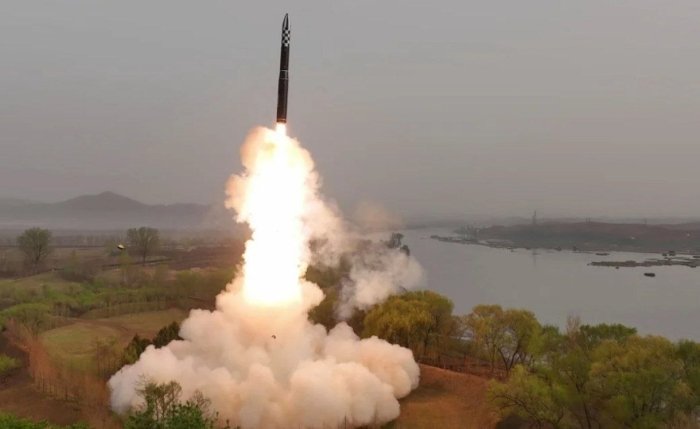 Shimoliy Koreya bir nechta ballistik raketa uchirdi — Reuters 