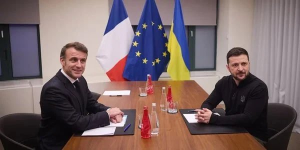 Zelenskiy Makron bilan G‘arb harbiylarini Ukrainaga yuborish masalasini muhokama qildi