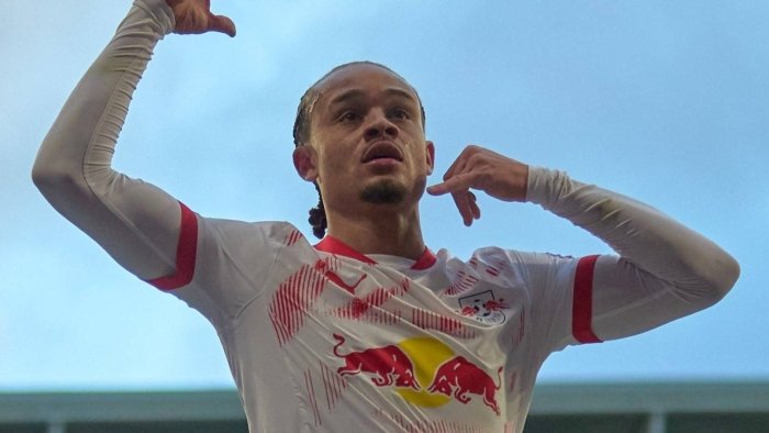 "Челси" Хави билан 7 йиллик шартнома имзолайди