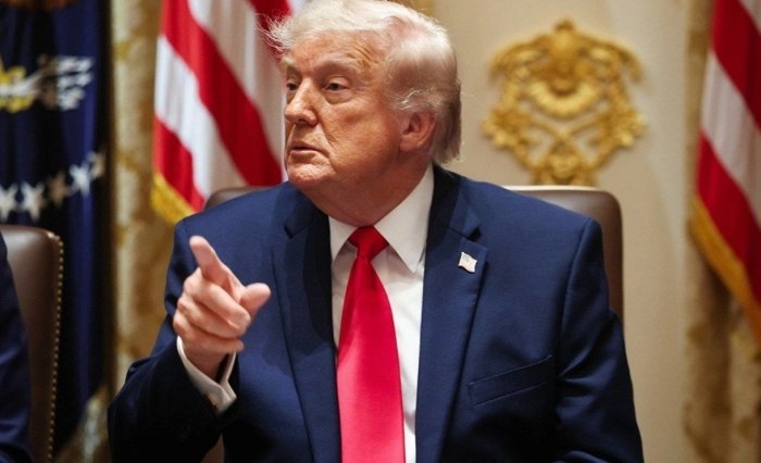 АҚШ суди Трамп маъмуриятининг $1,8 миллиардлик жамғармасини тўхтатиб қўйди