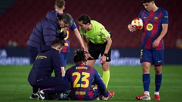 "Barselona" ikki asosiy himoyachisidan kamiga 1 oyga ayrildi
