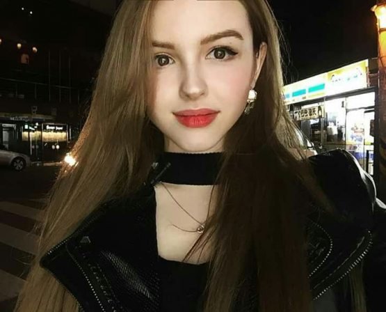 O‘zbekistonlik maftunkor model koreys tilida qo‘shiq kuyladi – video O‘zbekistonlik maftunkor model koreys tilida qo‘shiq kuyladi – video