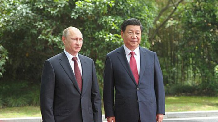 Путин Си Цзиньпин билан музокаралар олиб бориш учун Пекиндаги Халқ мажлислари саройига келди