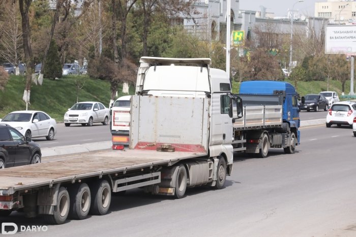 Uyda chiroyli oyoq erotikasi Cc catch yalangoch yalangoch