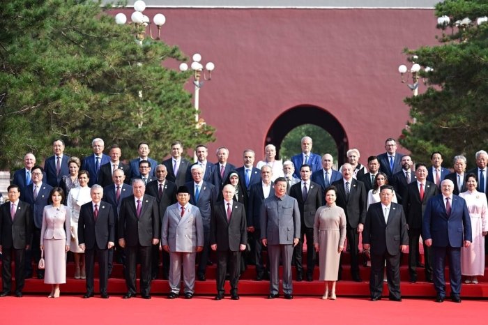 Ўзбекистон Президенти Пекиндаги тантанали ҳарбий парадда иштирок этди