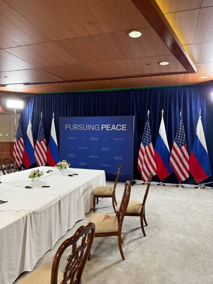 Путин-Трамп учрашуви: Учга-уч музокарада кимлар иштирок этади?