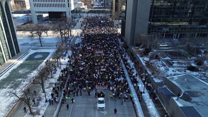 Minneapolisda immigrasiya agentlari Aleks Prettini otib o‘ldirganidan so‘ng norozilik namoyishi bo‘lib o‘tdi