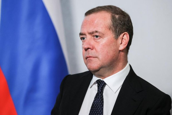 Medvedev G‘arbning Rossiyaga qarshi "to‘liq urushini" e’lon qildi