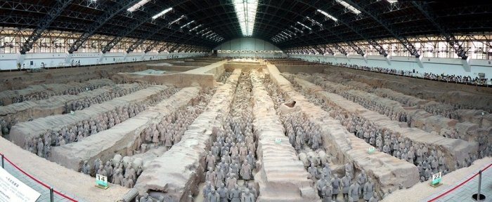 Император Цинь Шихуанди мақбарасидан хазиналар билан 16 тонналик саркофаг топилди