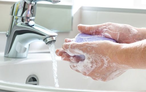 Qo‘lni sovunlab yuvish koronavirusga chalinish ehtimolini 36 foizga kamaytiradi