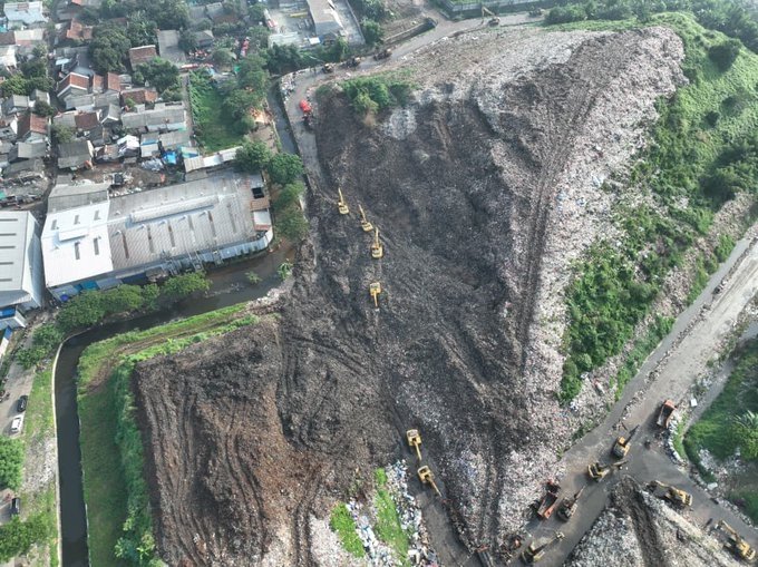 Indoneziyada eng yirik chiqindi poligonida ko‘chki sodir bo‘lishi oqibatida yetti kishi halok bo‘ldi