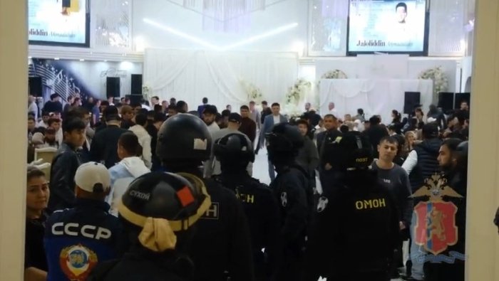 Росгвардия ходимлари Жалолиддин Аҳмадалиев концертига бостириб кирди