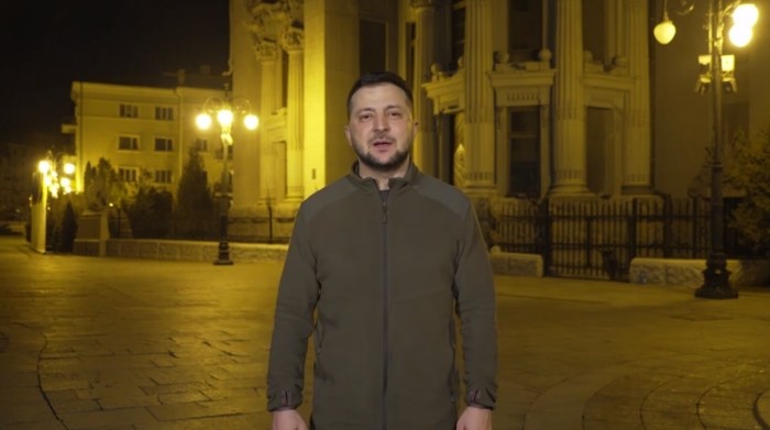 Zelenskiyning Kiyev markazidan qilgan murojaati soxta videomi? (VIDEOFAKT)
