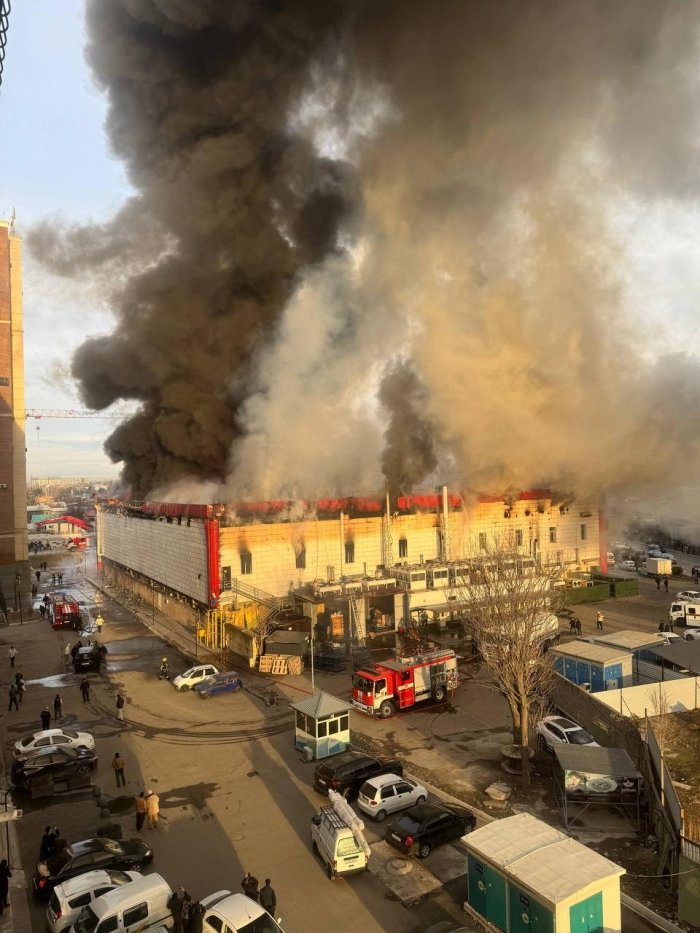 Тошкент шаҳридаги “Авиатор” савдо-кўнгилочар марказида ёнғин бўлмоқда