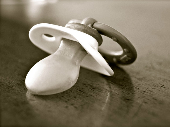 Bosh shifokor va akusher-ginekolog bola savdosida gumonlanib qo‘lga olindi