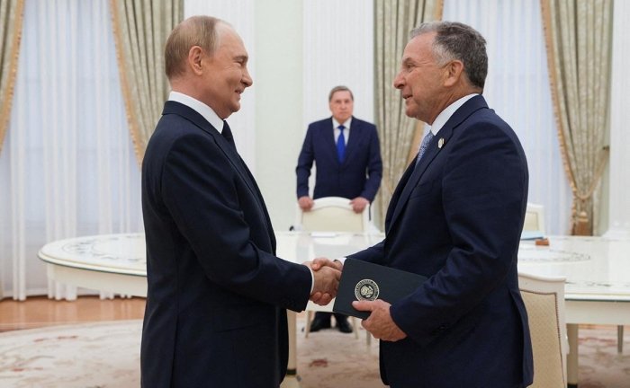 Трамп: "Махсус элчим Путин билан самарали учрашув ўтказди"