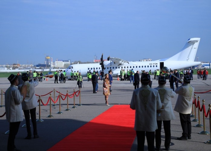 Silk Avia миллий авиакомпаниясининг биринчи самолёти Тошкентга келиб қўнди