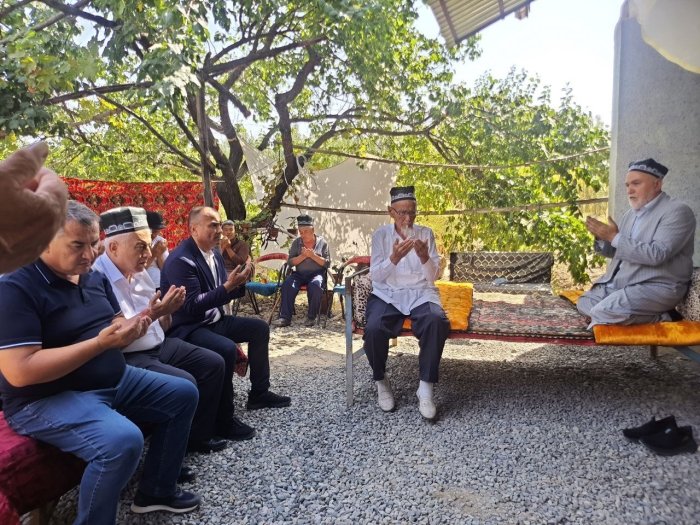 Andijon viloyat hokimligi Angrendagi ayanchli "avariya"da vafot etganlarning xonadonlaridan xabar oldi