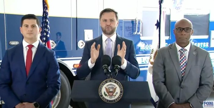 Tramp Eron bilan mojaroga diplomatik yo‘l bilan yechim topishga urinish niyatida — AQSh vise-prezidenti 