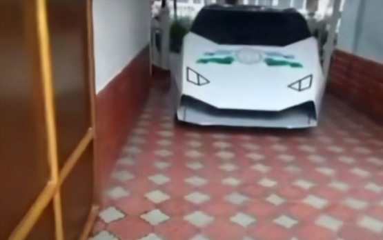 Ўзбекистонлик эркак қуёш энергиясида ҳаракатланувчи "Lamborghini" яратди (видео)