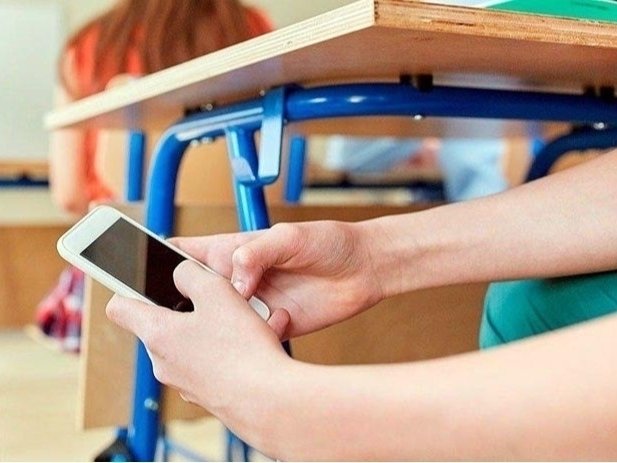 Qozog‘istonda o‘quvchilarga darsda telefondan foydalanish taqiqlandi
