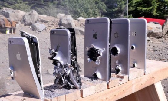Видео: iPhone одамни ўқдан сақлай оладими?