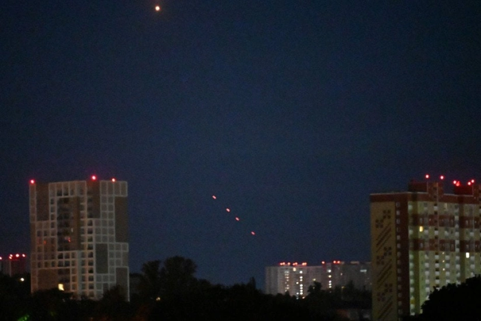 Rossiya dronlari Ukraina hukumati binosidagi yong‘inga sabab bo‘ldi, qurbonlar bor