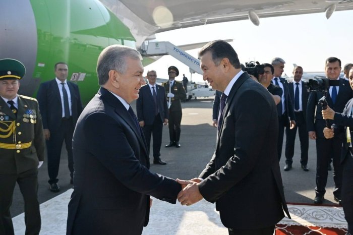 O‘zbekiston Prezidenti Dushanbega keldi