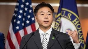 "Сиз АҚШ Конституциясига қасамёд қилгансиз"