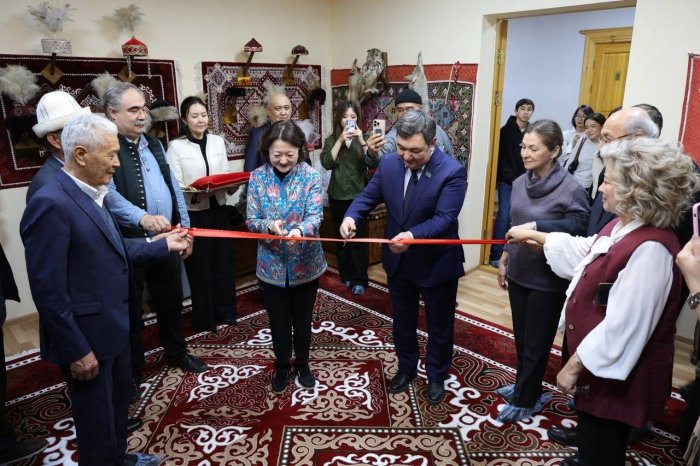 Остонада санъат музейининг тантанали очилиши ва уста ҳунармандлар томонидан ясалган туркий мусиқий асбоблар кўргазмасининг расмий тақдимоти бўлиб ўтди