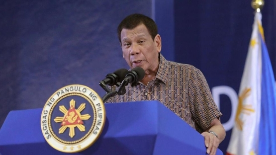 "Koronavirusga qarshi vaksina olishni istamaganlar qamaladi" — Duterte