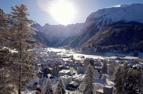 Shveysariyaning Alp tog‘larida qor erib ketmoqda