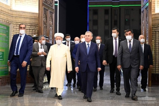 Prezident Andijon viloyati Bosh jome masjidini borib ko‘rdi (+foto)
