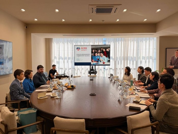 Туркий маданият ва мерос жамғармаси Президенти Олмаота Менежмент Университети (AlmaU) ректори билан учрашди