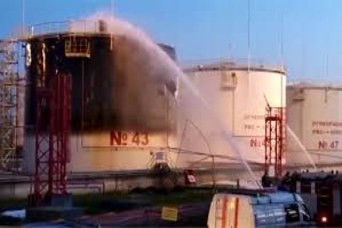 Dronlar Rossiyadagi neftni qayta ishlash zavodlariga hujum qilib, yirik yong‘inlarga sabab bo‘ldi