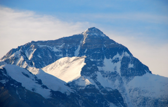 Непал Эверестдаги чиқиндини йиғиштириб олиш учун дронлардан фойдаланмоқчи