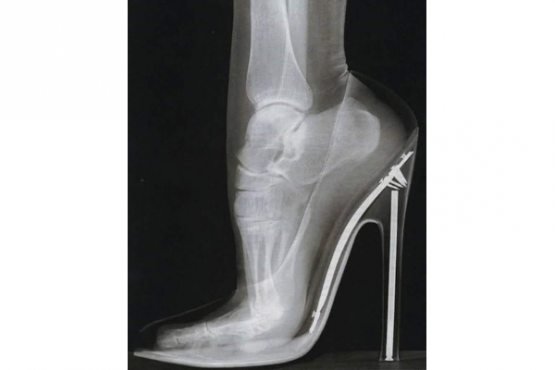 Kokrakli baland poshnali tuflilar bilan