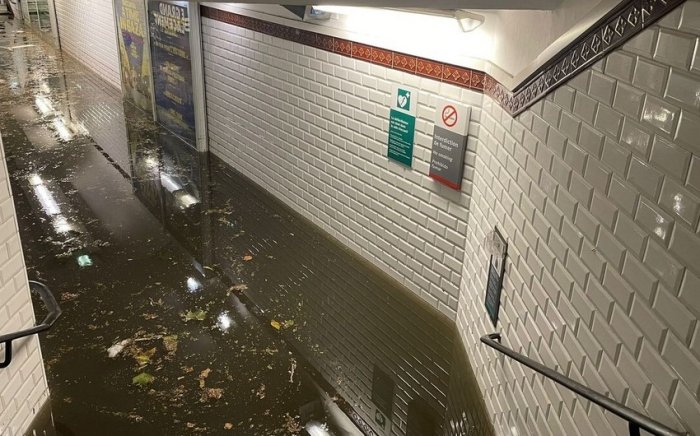 Парижда кучли ёмғирдан кейин бир қанча метро бекатлари сув остида қолди Парижда кучли ёмғирдан кейин бир қанча метро бекатлари сув остида қолди
